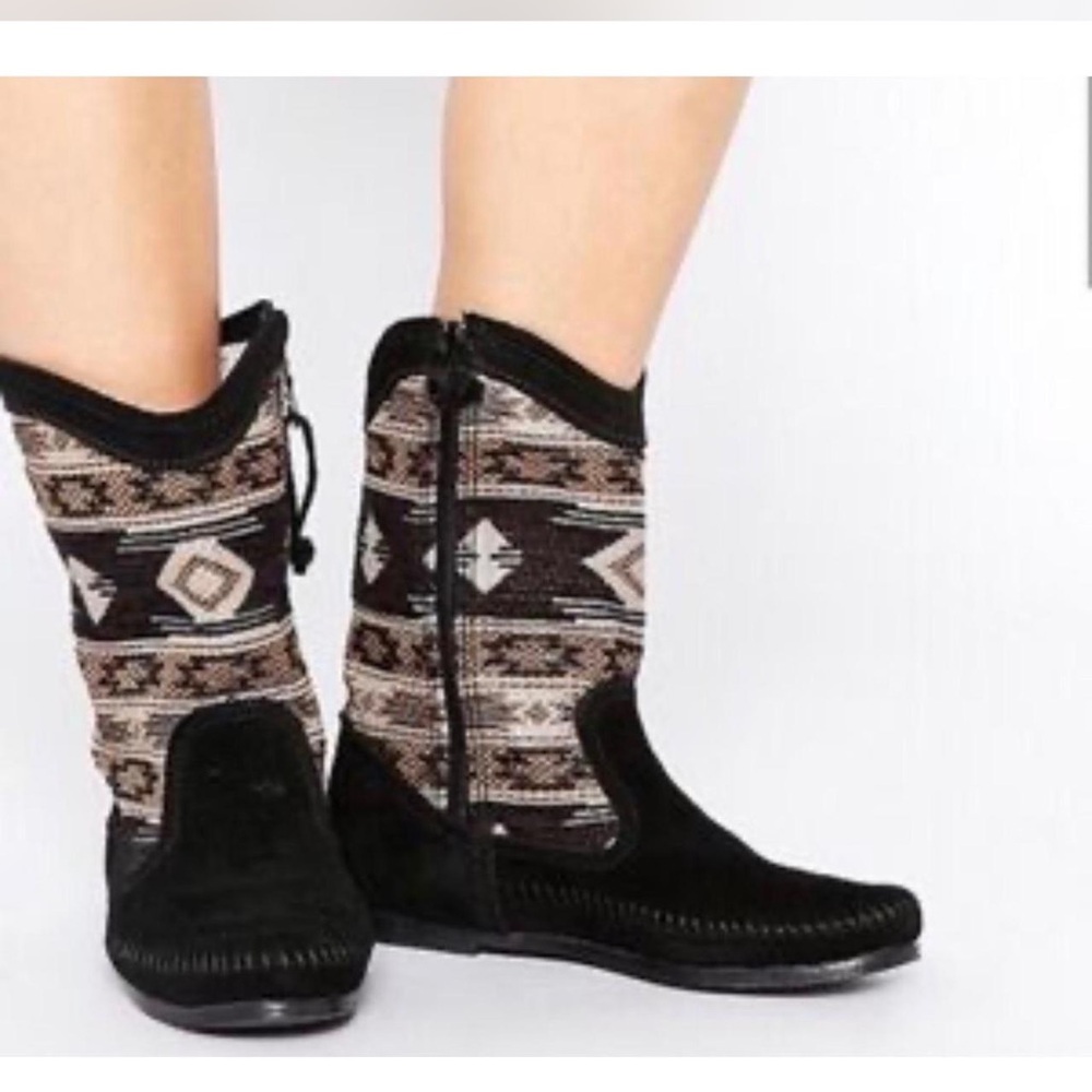 Minnetonka Baja Boots 9.5
